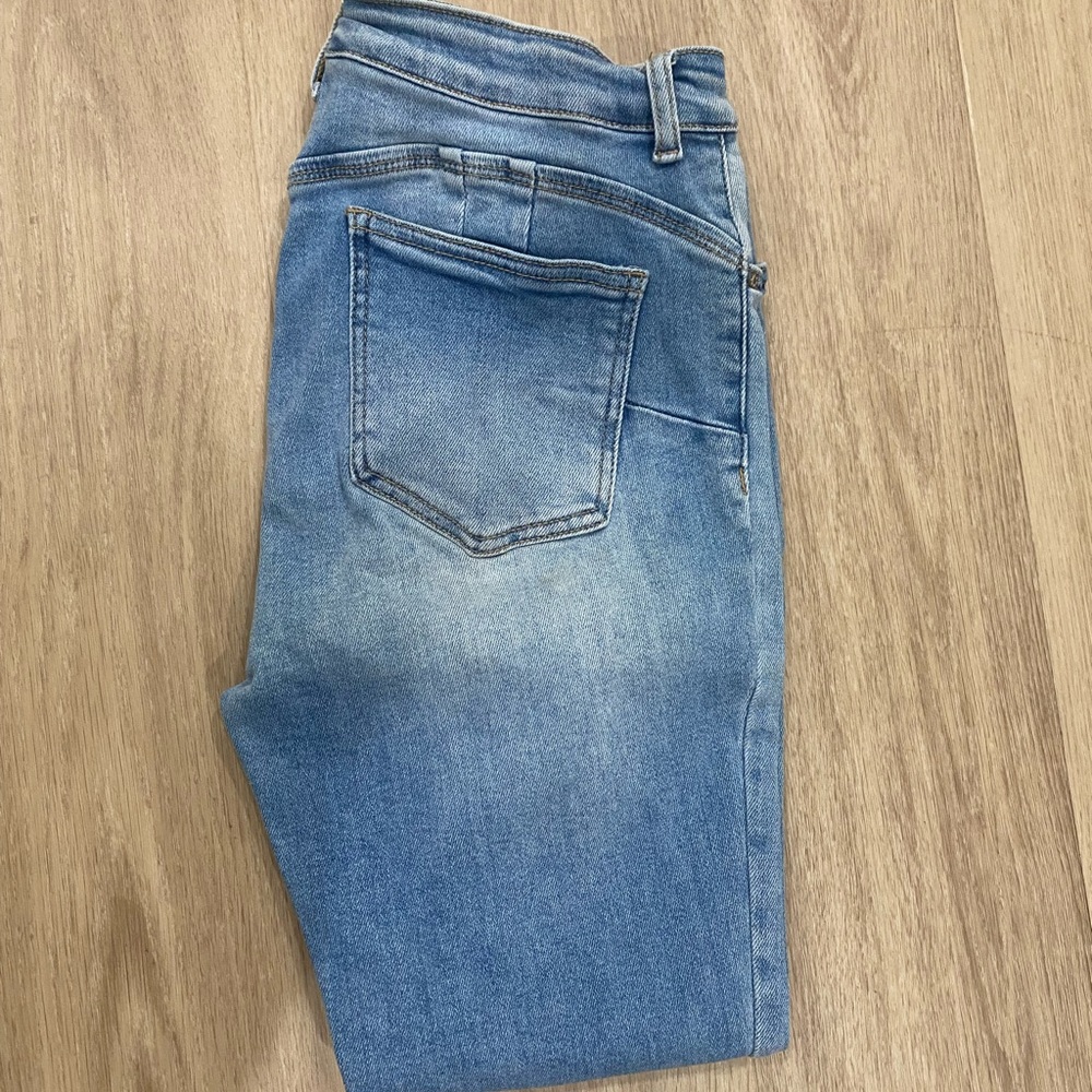 Light Denim Stretchy Jeans